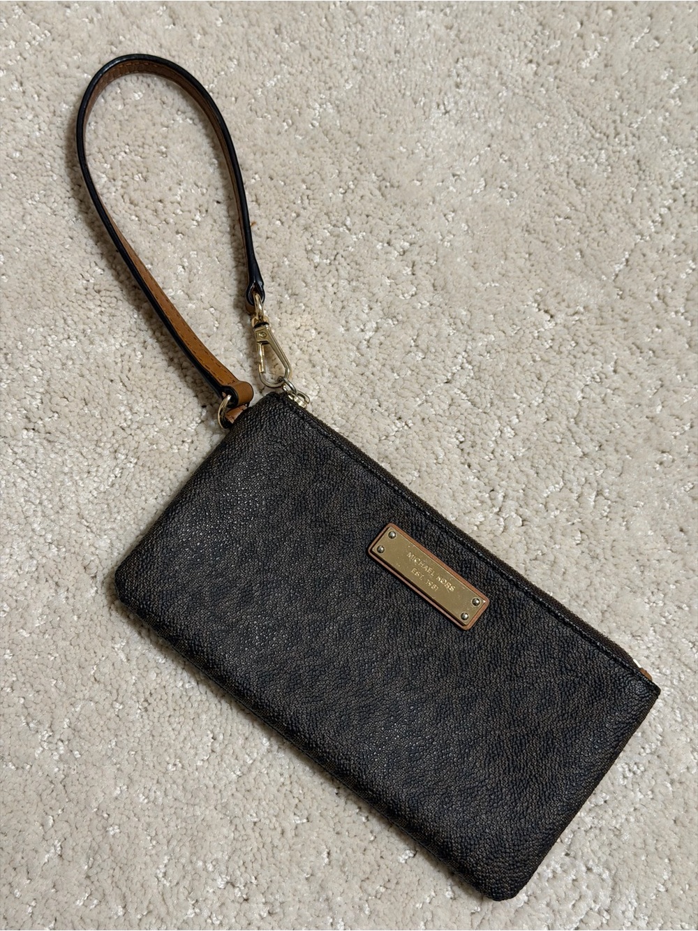 Michael Kors Jet Set Wristlet